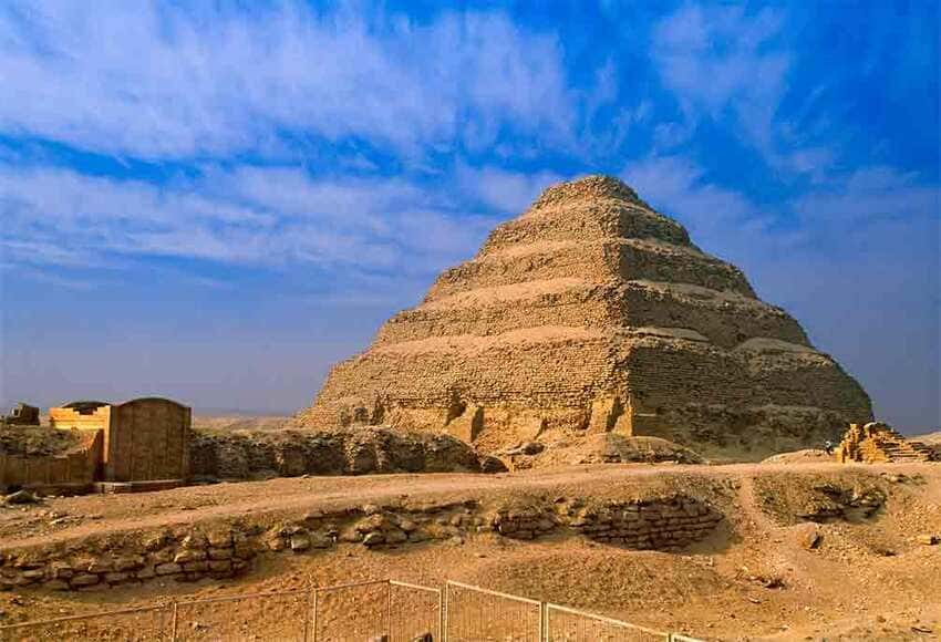 Day Tour of Great Pyramids of Giza, Saqqara and Dahshur from Hurghada